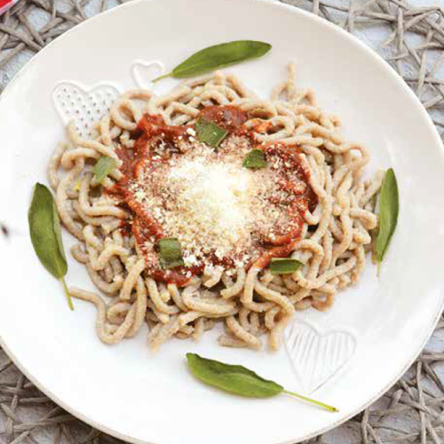 paradicsomszószos spagetti friss házi tésztából