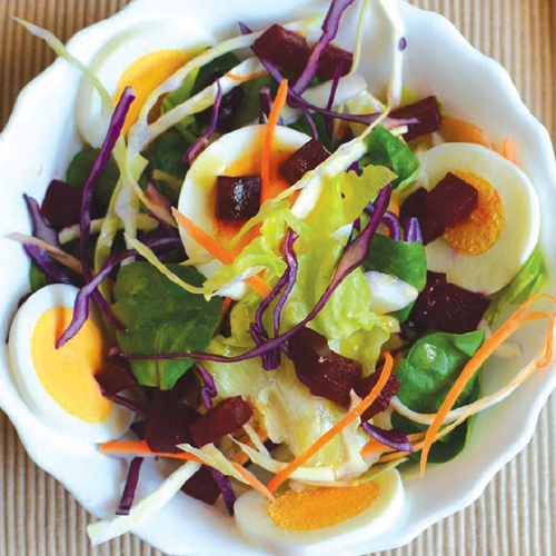 Téli fantáziasaláta mézes-mustáros vinaigrette-tel